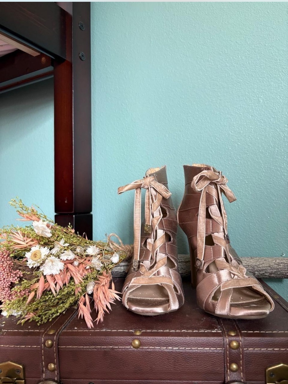 Guess Vintage Y2K Champagne Satin Peep Toe Ballet Lace-Up Stiletto Heels - Picture 3 of 9